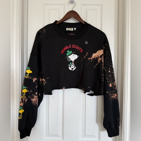 Aeropostale Tops - Aeropostale Black Peanuts Snoopy Graphic Sweatshirt